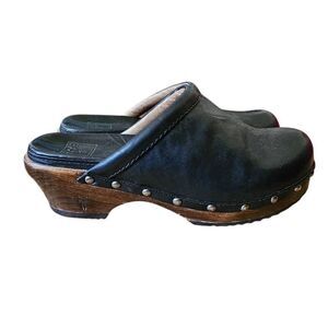 FRYE Clara Campus Clog 70817 Black Leather Mules Studded Wooden Heel Size 6 M Vi